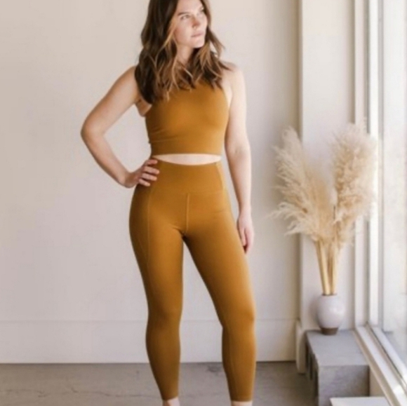 Girlfriend Collective Saddle Set - Picture 1 of 7